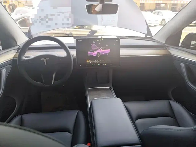 Tesla Model Y — Фото автомобиля 9
