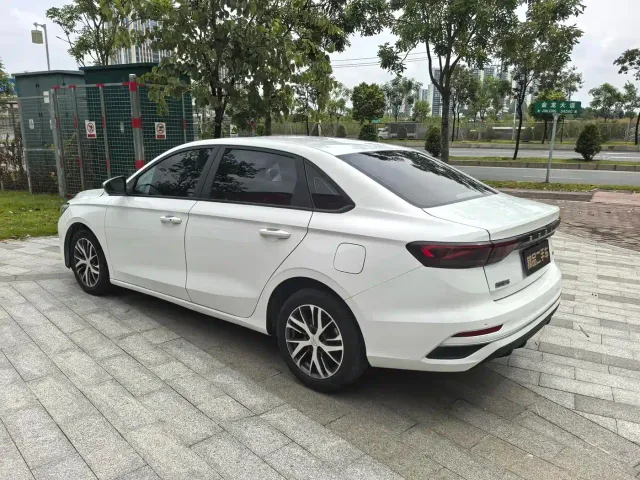 Geely Emgrand — Фото автомобиля 7