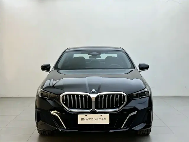 BMW i5 — Фото автомобиля 2
