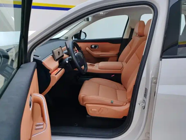 Leapmotor C10 — Фото автомобиля 9