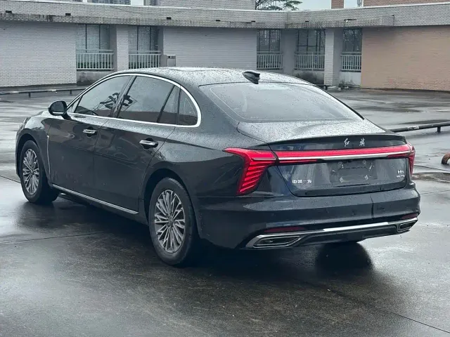Hongqi H5 — Фото автомобиля 7