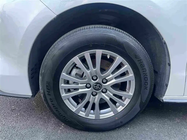 Toyota Sienna — Фото автомобиля 30