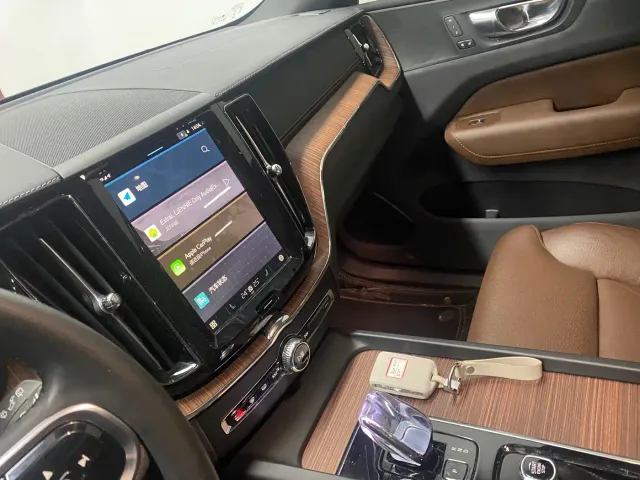 Volvo XC60 — Фото автомобиля 9