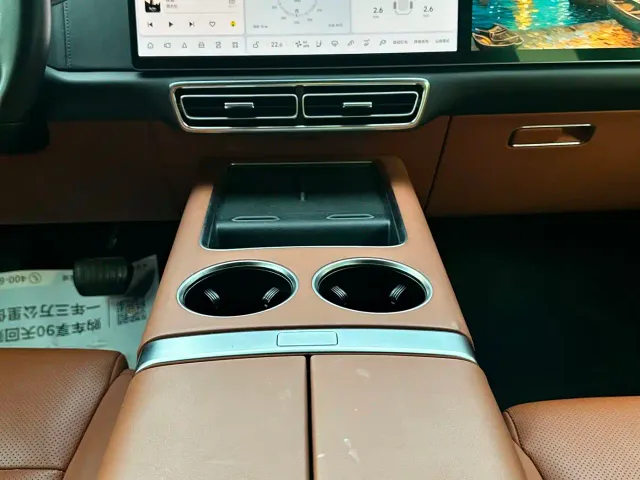 Li Auto L8 — Фото автомобиля 13