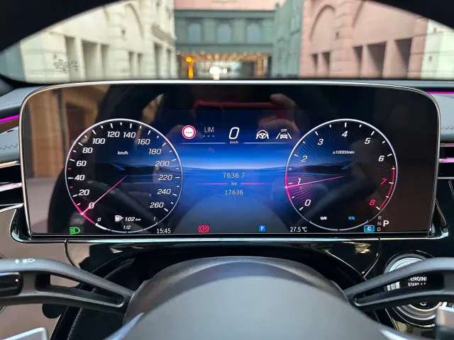Mercedes-Benz E-Class — Фото автомобиля 12