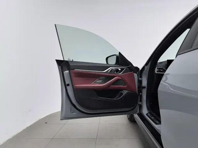 BMW i4 — Фото автомобиля 8