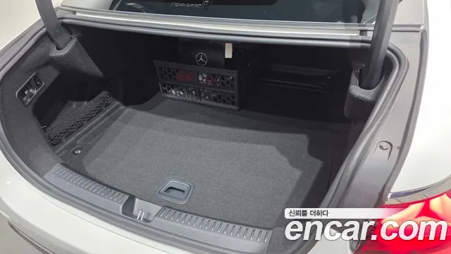 Mercedes-Benz E-Class — Фото автомобиля 30