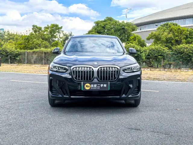 BMW iX3 — Фото автомобиля 2
