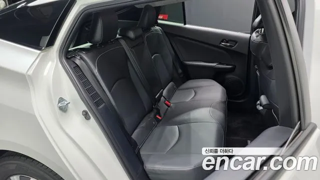 Toyota Prius — Фото автомобиля 11