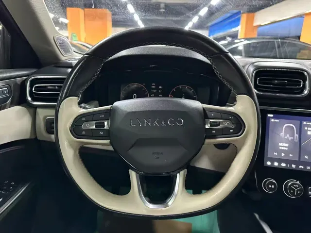 Lynk & Co 02 — Фото автомобиля 10
