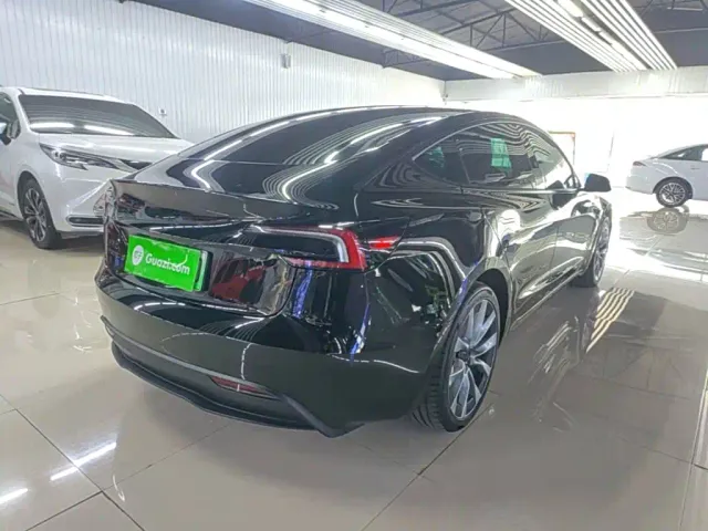 Tesla Model 3 — Фото автомобиля 6