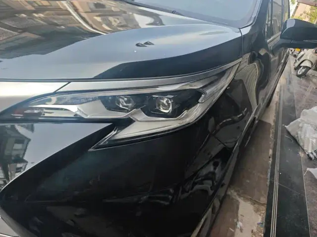 Toyota Sienna — Фото автомобиля 5