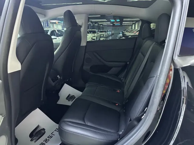 Tesla Model Y — Фото автомобиля 5
