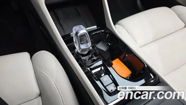 Вольво XC40 B4 Ultimate Bright — Фото автомобиля 6