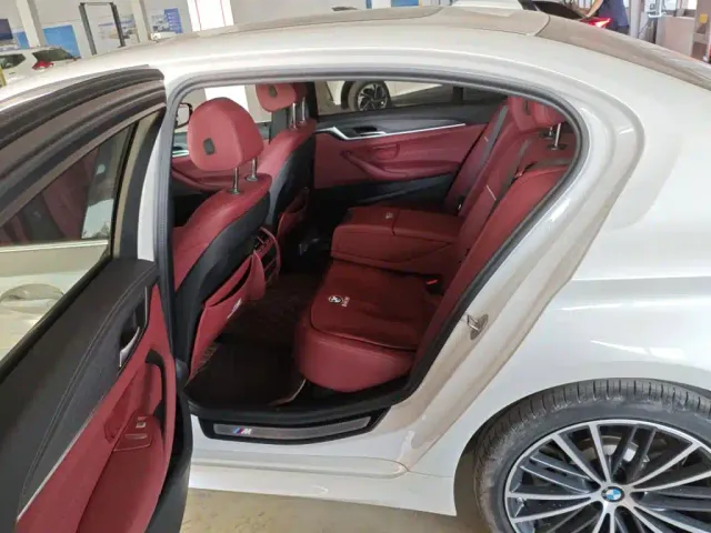 BMW 5 Series — Фото автомобиля 5