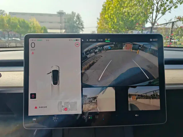 Tesla Model Y — Фото автомобиля 22