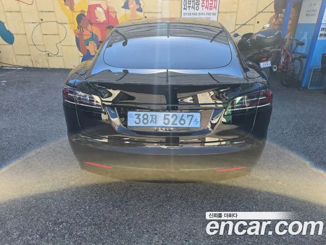 Tesla Model S — Фото автомобиля 3