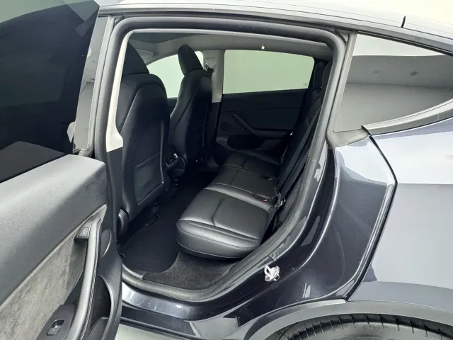 Tesla Model Y — Фото автомобиля 14