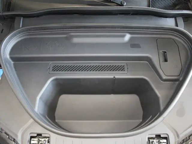 Audi Q6L e-tron — Фото автомобиля 11