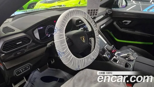 Lamborghini Urus — Фото автомобиля 10