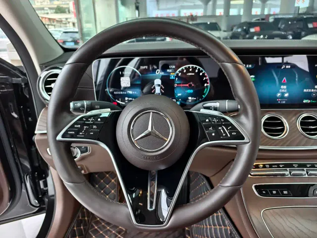 Mercedes-Benz E-Class — Фото автомобиля 14