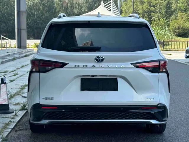 Toyota Granvia — Фото автомобиля 5