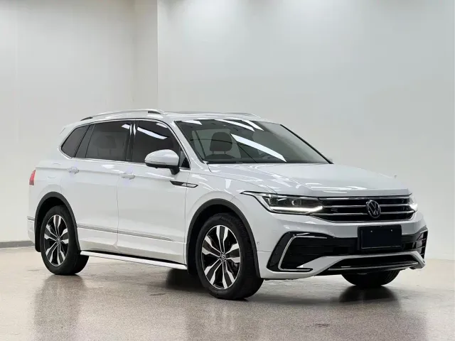 Volkswagen Tiguan L — Фото автомобиля 3