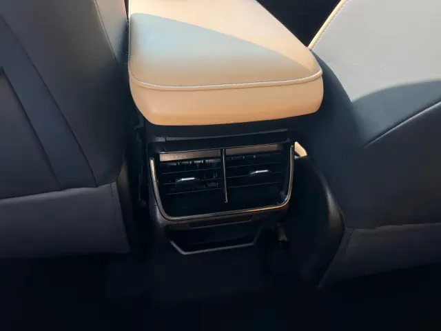 Geely Boyue L — Фото автомобиля 23