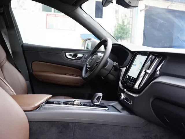 Volvo XC60 — Фото автомобиля 14