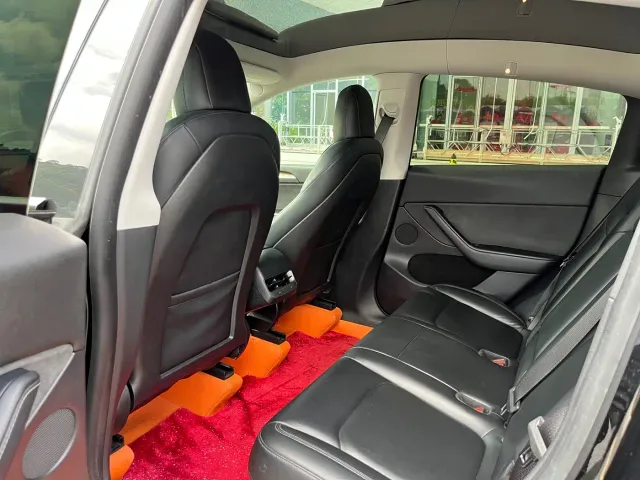 Tesla Model Y — Фото автомобиля 12