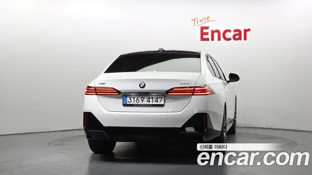 BMW 5-Series 5 серия (G60) 530i xDrive M Sport — Фото автомобиля 4
