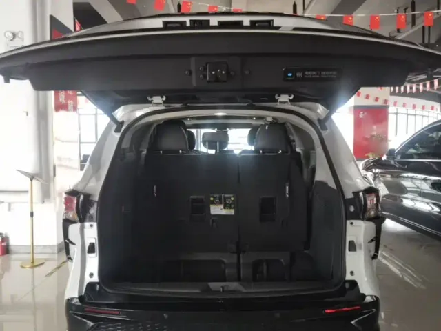 Toyota Sienna — Фото автомобиля 18