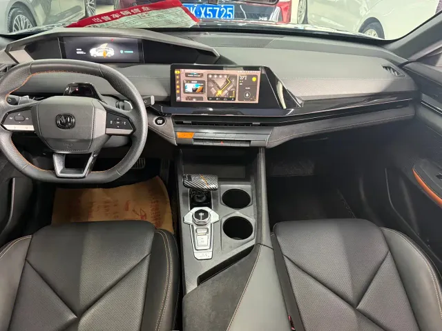 Changan Changan UNI-V 2022 1.5T Sport Edition — Фото автомобиля 9