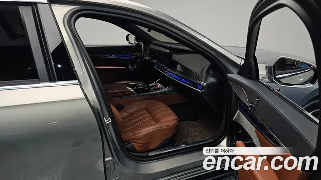 BMW 7-Series 7 серия (G70) 740i xDrive M Sport — Фото автомобиля 11