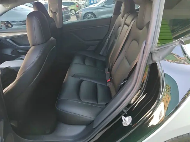 Tesla Model 3 — Фото автомобиля 16