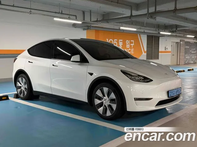 Tesla Model Y — Фото автомобиля 8