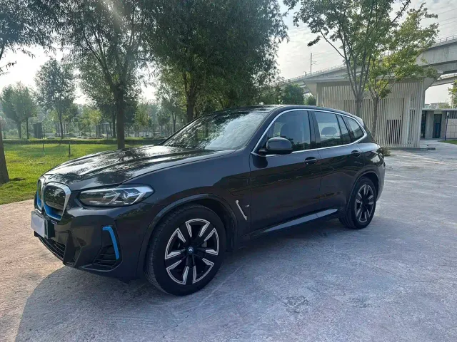 Фотография автомобиля — BMW iX3