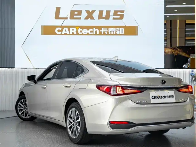 Lexus ES — Фото автомобиля 6