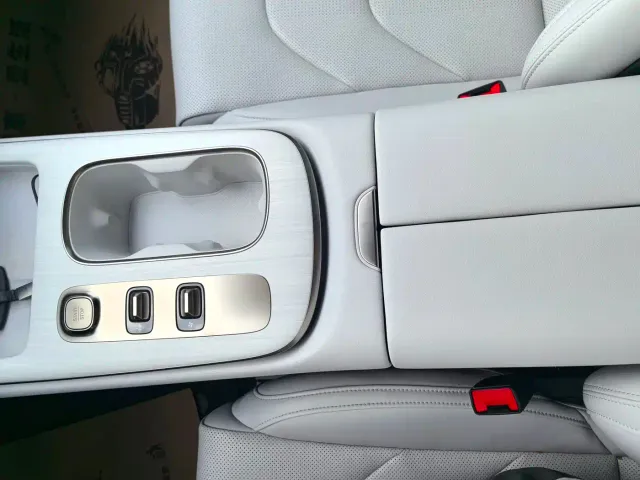 Xiaomi SU7 — Фото автомобиля 8