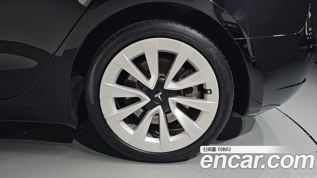 Tesla Model 3 — Фото автомобиля 6