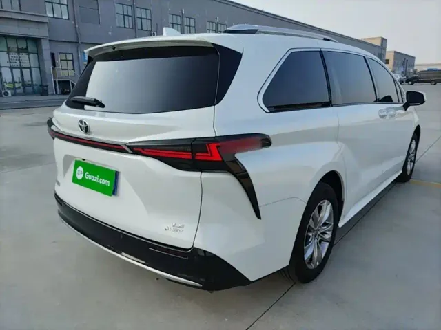 Toyota Sienna — Фото автомобиля 6