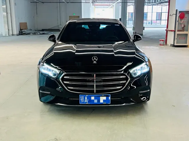 Mercedes-Benz E-Class — Фото автомобиля 2