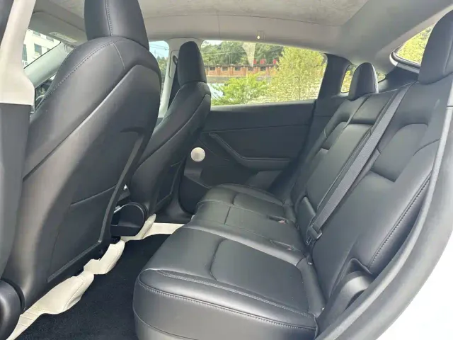Tesla Model Y — Фото автомобиля 16