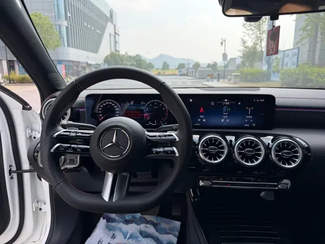 Mercedes-Benz A-Class — Фото автомобиля 11