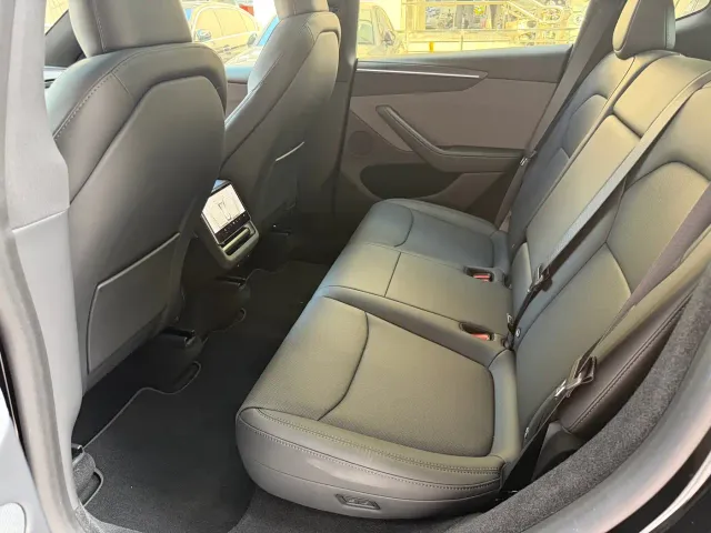 Tesla Model Y — Фото автомобиля 10