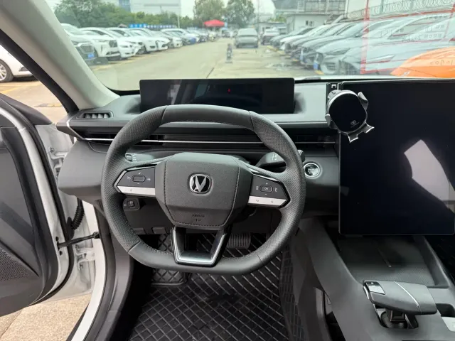 Changan Eado — Фото автомобиля 7