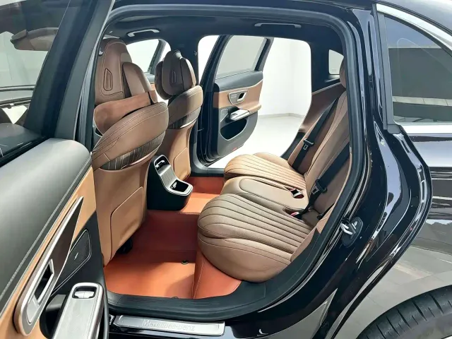 Mercedes-Benz E-Class — Фото автомобиля 4