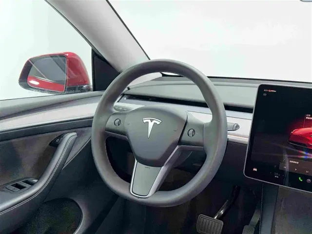 Tesla Model Y — Фото автомобиля 7