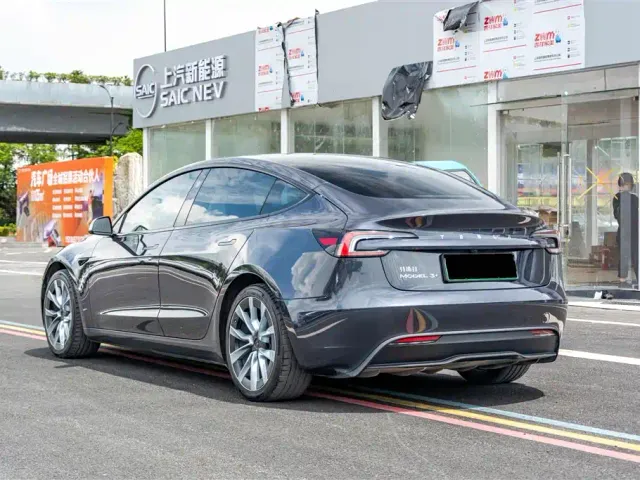 Tesla Model 3 — Фото автомобиля 6