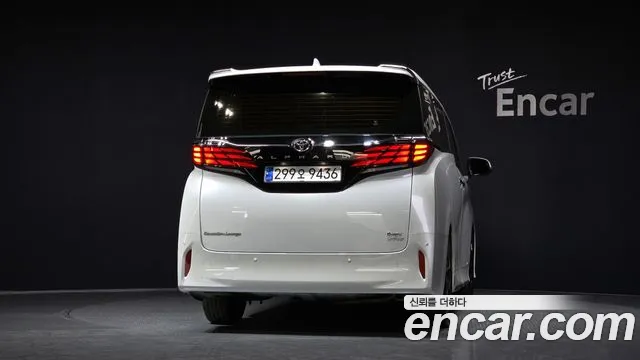 Toyota Alphard — Фото автомобиля 4